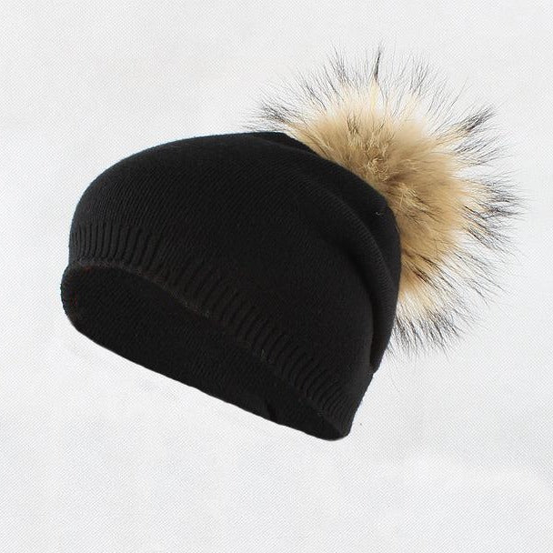 Black Hat / Beanie with fur pompom
