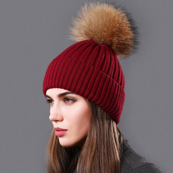 Red knit toque with interchangeable fur pompom, Aliza